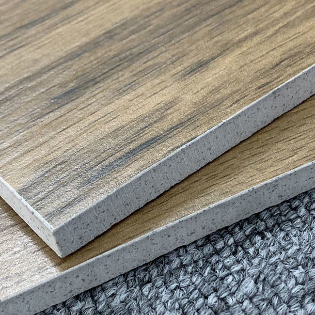 Imitatie Stevige Houten van de de Korrelvloer van het Textuur Volledige Lichaam Moderne Houten de Tegels niet Misstap