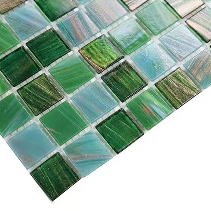 Klassieke Retro het Mozaïektegels van het Stijl Groene Glas met Gouden het Toilet van de Achtergrond lijnbadkamers Muurtegels