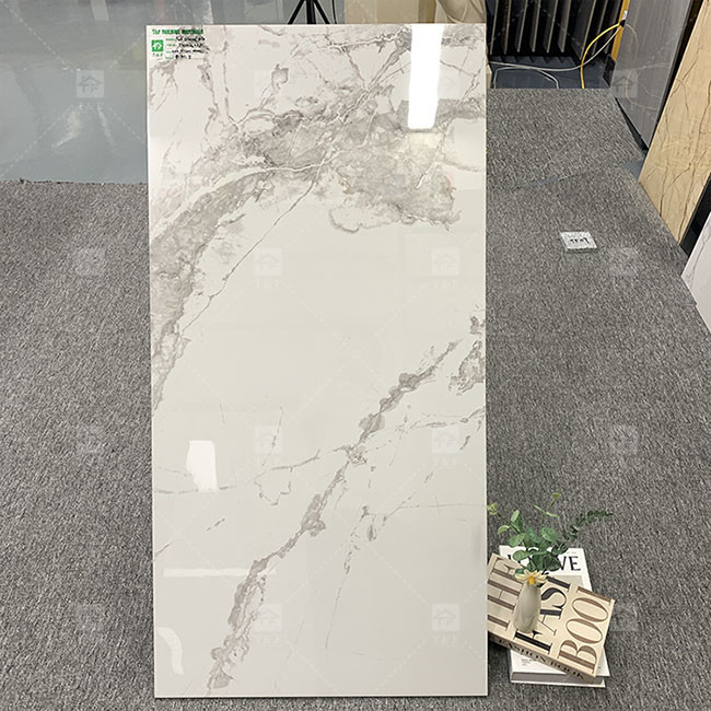 600x1200mm Hoog Glanzend Carrara Wit Gepolijst Gelast Tegel Voor Marmeren Porseleinen Tegels